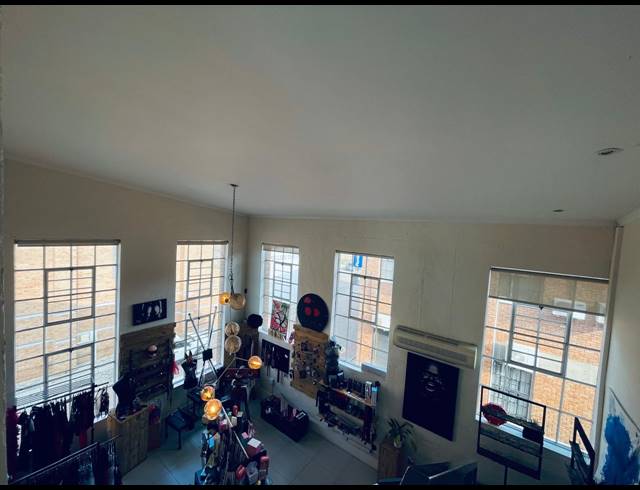 198M² RETAIL FOR SALE IN LONEHILL